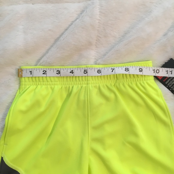 Boys Under Armour Shorts - Picture 4 of 7